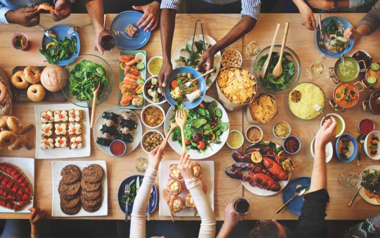 How to Avoid Holiday Binge Eating While Living Healthy