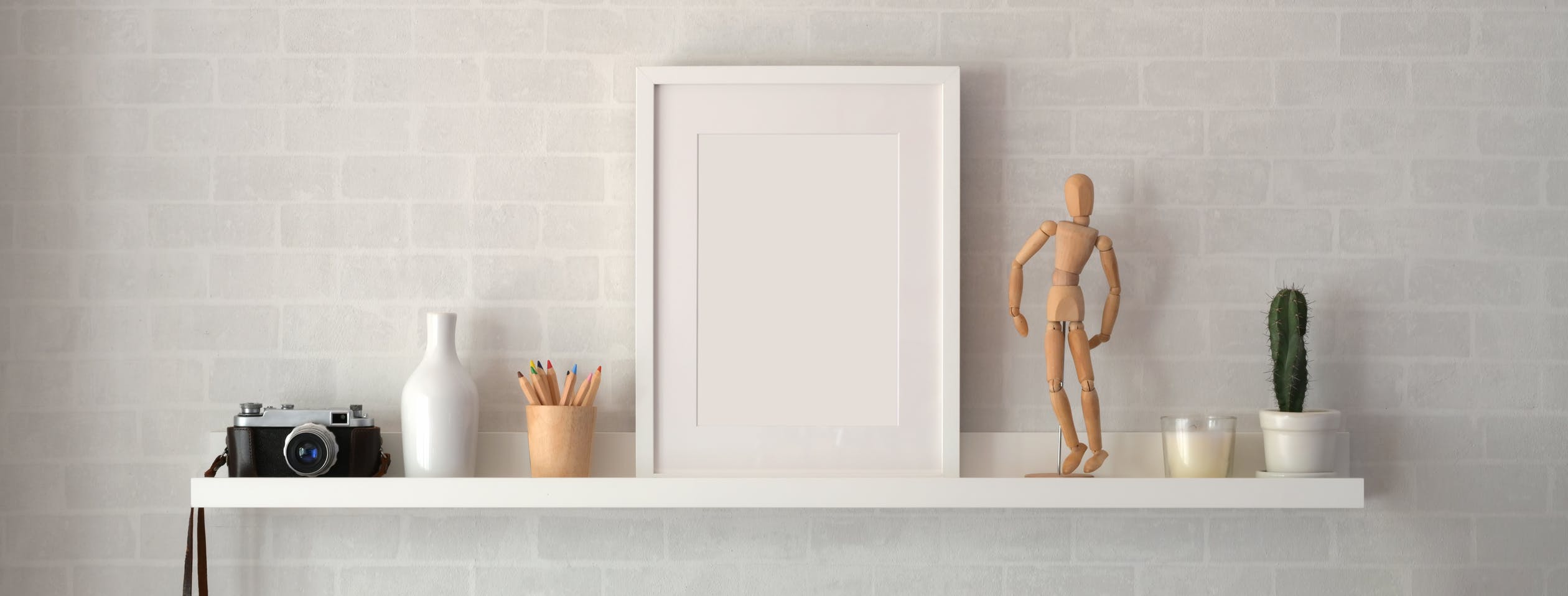 A photo of a minimalist's shelf